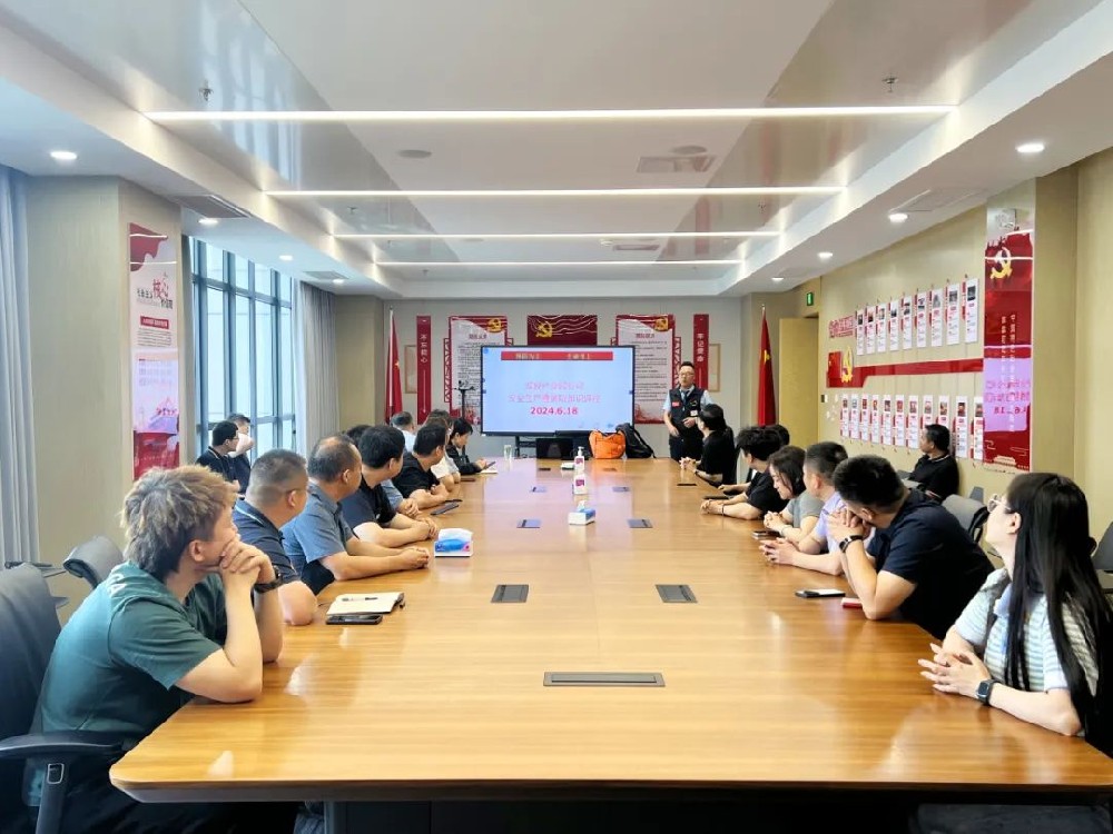 人人講安全 個(gè)個(gè)會(huì)應(yīng)急│鄭投產(chǎn)業(yè)園公司開展消防培訓(xùn)暨應(yīng)急逃生、滅火實(shí)操演練活動(dòng)