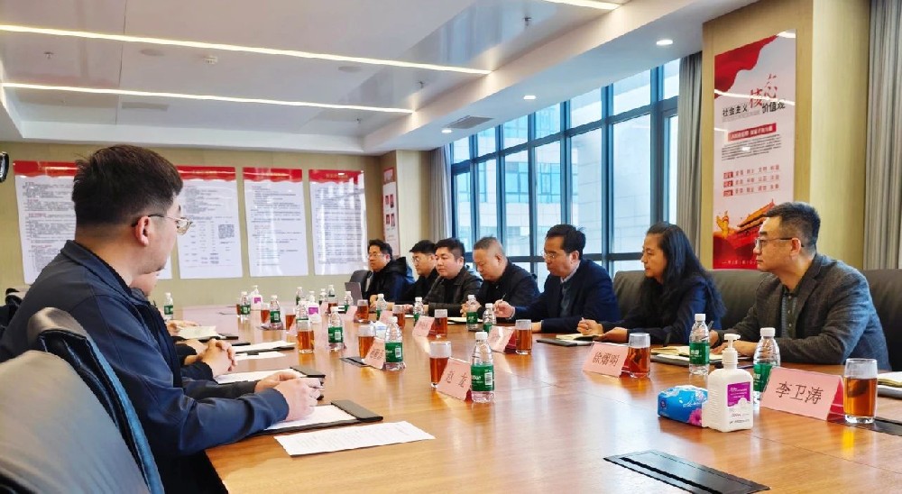 鄭州財(cái)稅金融職業(yè)學(xué)院及企業(yè)代表團(tuán)一行蒞臨鄭投科技創(chuàng)新園參觀考察